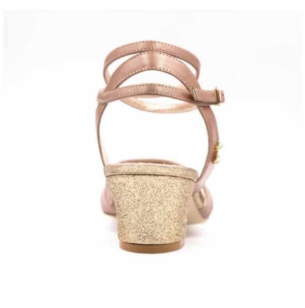 Heel & toe detail images of D32